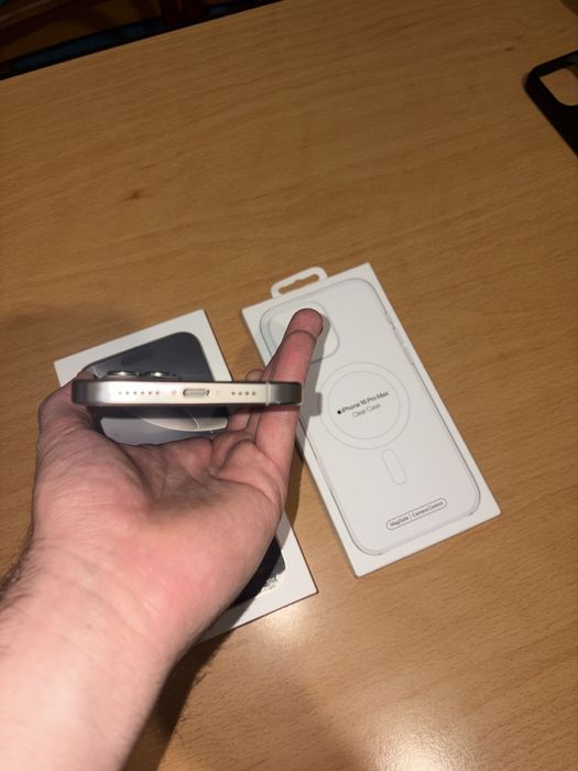 iPhone 16 Pro Max 256GB Titânio | 94% Bateria | Capa Apple MagSafe Oferta