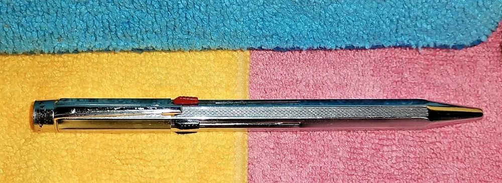 Caneta Esferográfica Cromada Multicor com Mecanismo Deslizante