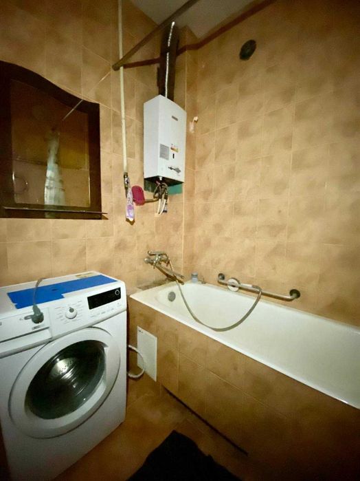 Черчиля 17, роздільна 2к.квартира, метро Дарниця 7 хвилин пішки, є ГАЗ