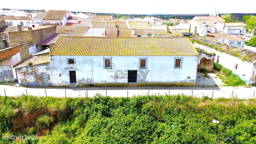 Prédio urbano com 220m2, Alvalade, Santiago do Cacém