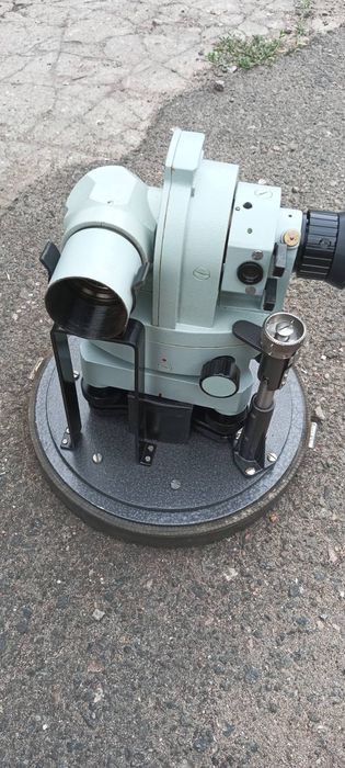 Теодолит новый советского времени