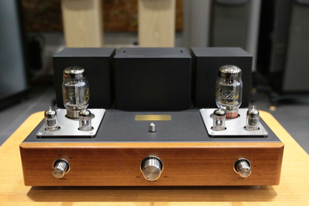 Audio Reveal First wzmacniacz zintegrowany