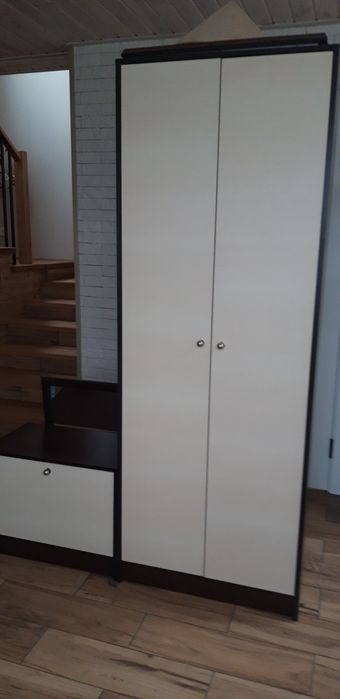 Прихожа шкаф із тумбою і дзеркалом в дуже хорошому стані