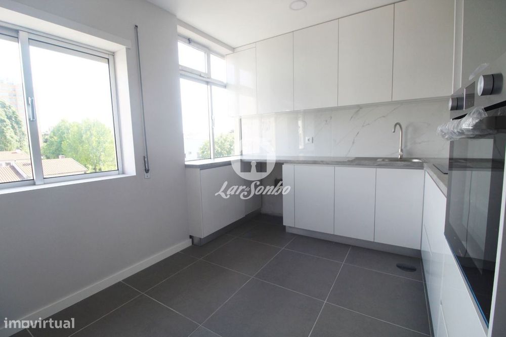 Apartamento T2, remodelado, localizado na prestigiada Urbanização N...
