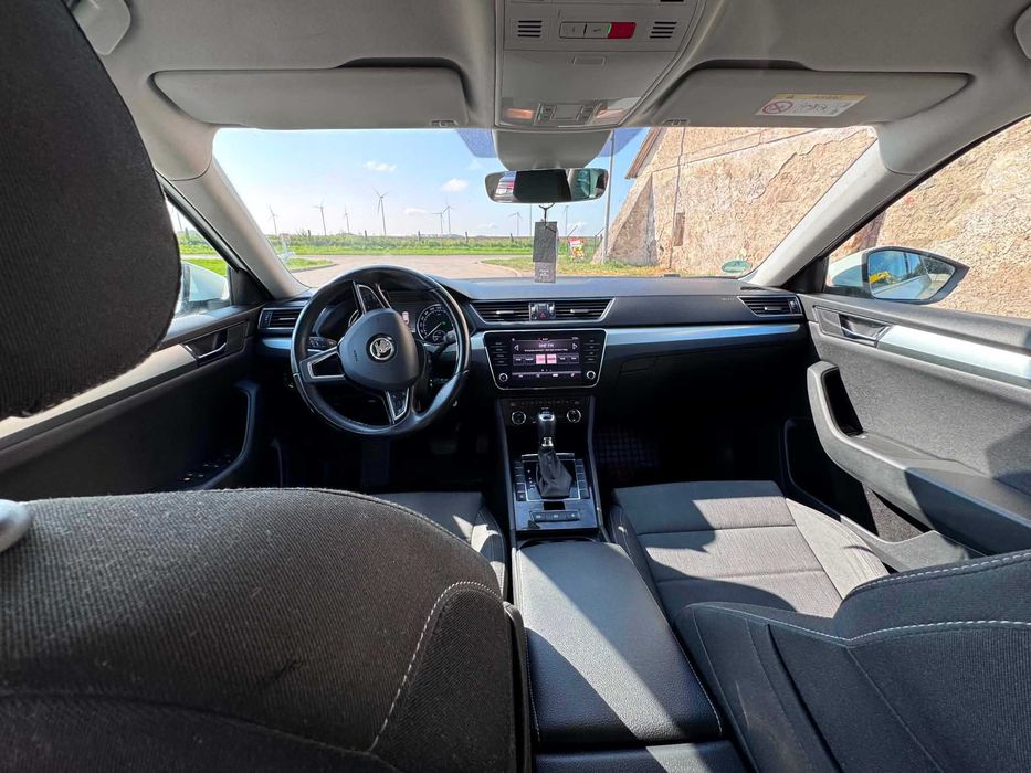 samochód osobowy SKODA SUPERB