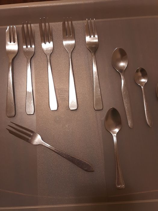 Talheres vendidos à unidade de diversos tamanhos e marcas