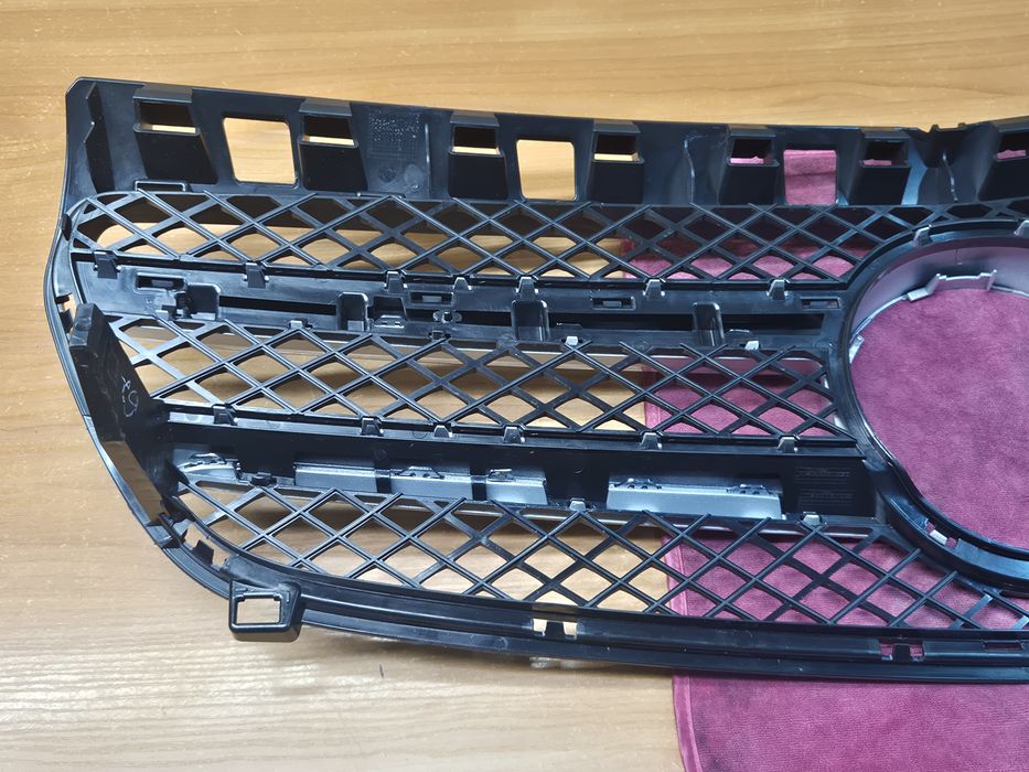 Mercedes  W175 CLA grill atrapa A176 888 0260 OEM NOWY