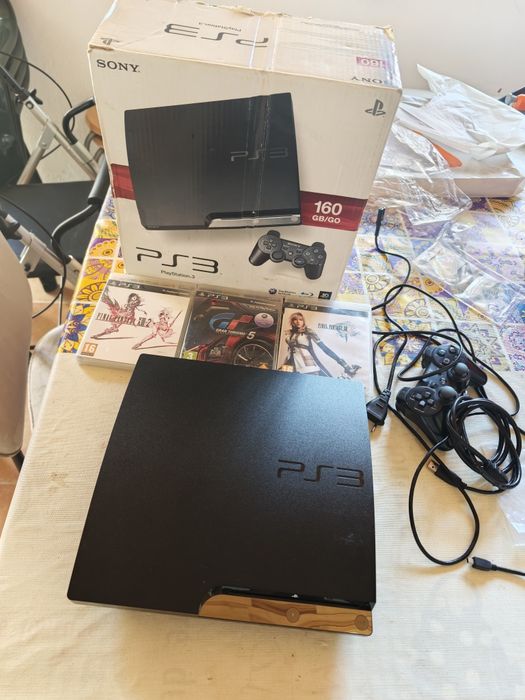 PS3 com caixa incompleta.