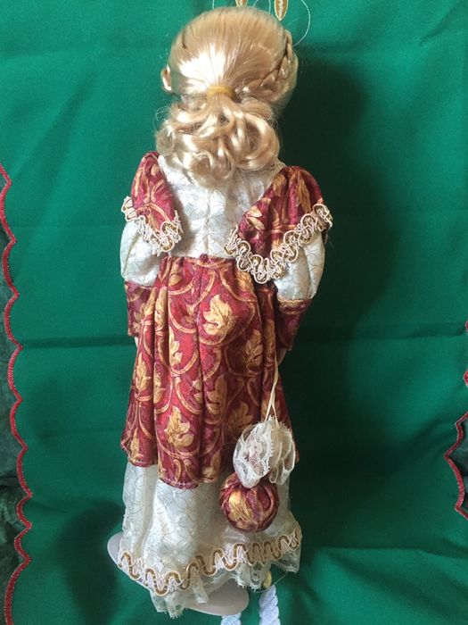 Boneca de porcelana  antiga para colecionar