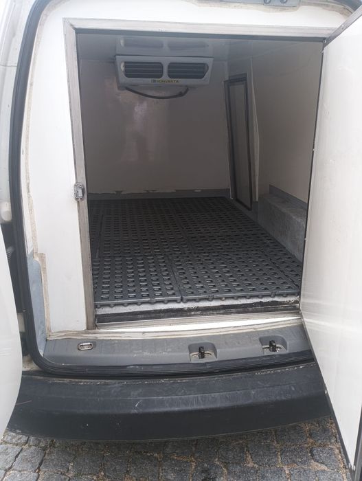 Carrinha VW Caddy Frigorífica à Venda – Excelente Oportunidade!