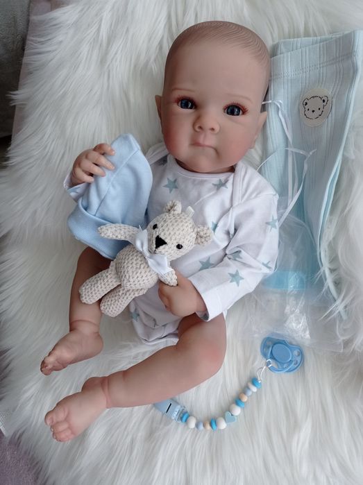 Cała winylowa lalka w typie reborn chłopiec