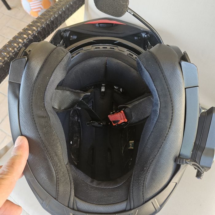 Capacete Modular com Auriculares