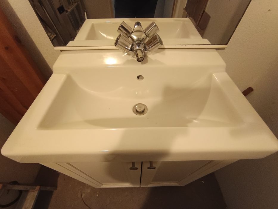 Móvel de lavatório + Espelho