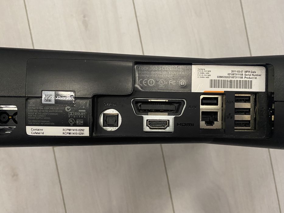 Xbox 360+250 Gb+Kinect, джойстики и игры