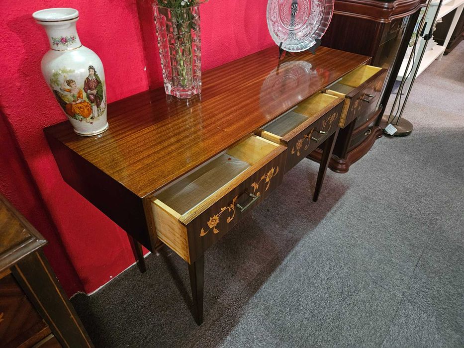 Pequeno móvel antigo em madeira - óptimo estado geral