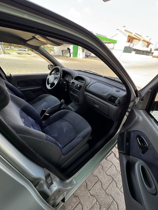Renault Clio — fotografia 12