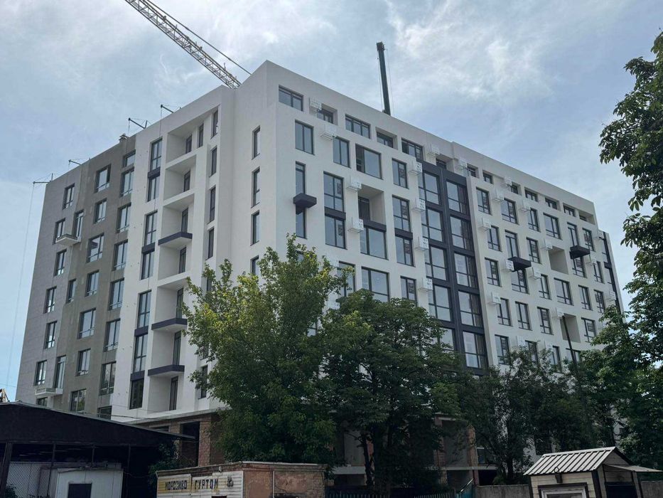 Продаж паркомісця в підземному паркінгу в новобудові вул. Бузкова