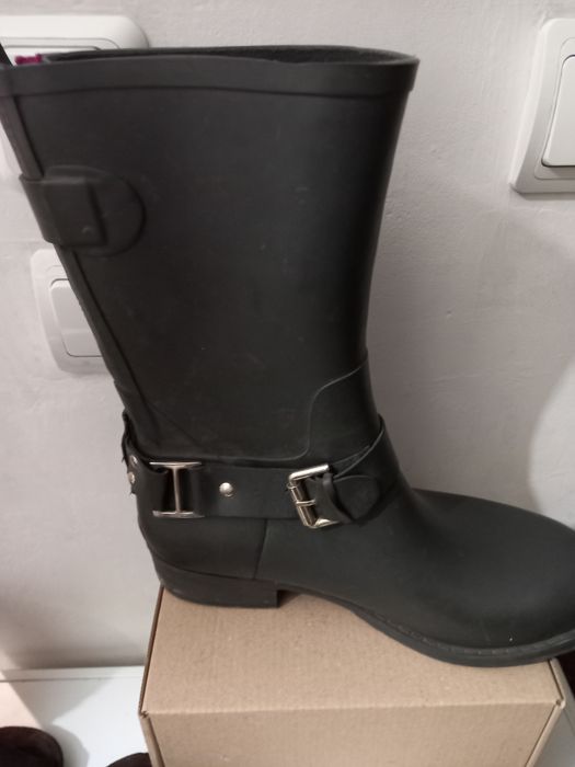 Резиновые сапоги.