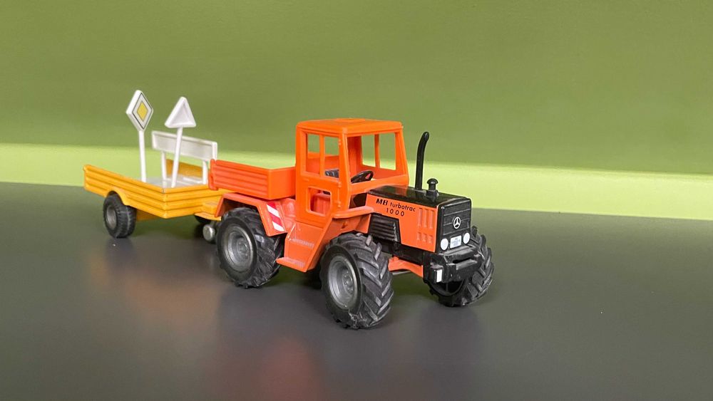 Welly traktor plus przyczepa 1 32