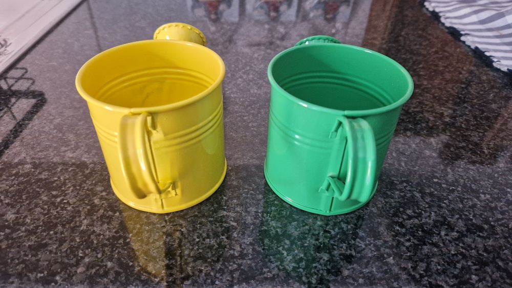 Conjunto 2 regadores pequenos