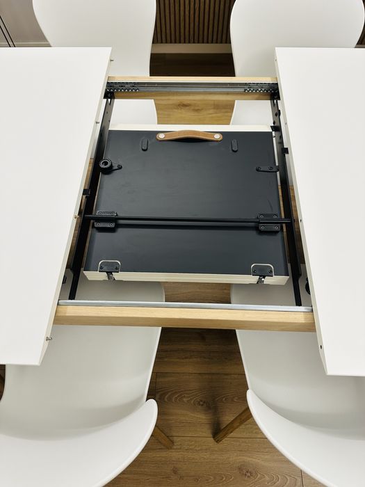 Conjunto de jantar Boconcept Milano e cadeiras Adelaide