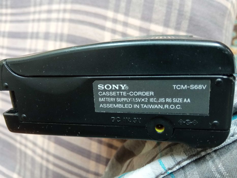 Диктофони-плейєри Panasonic, Sony