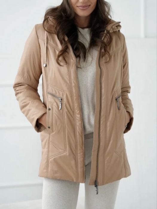 Karmelowa kurtka na jesien paker