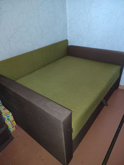 Добротный  диван / тахта