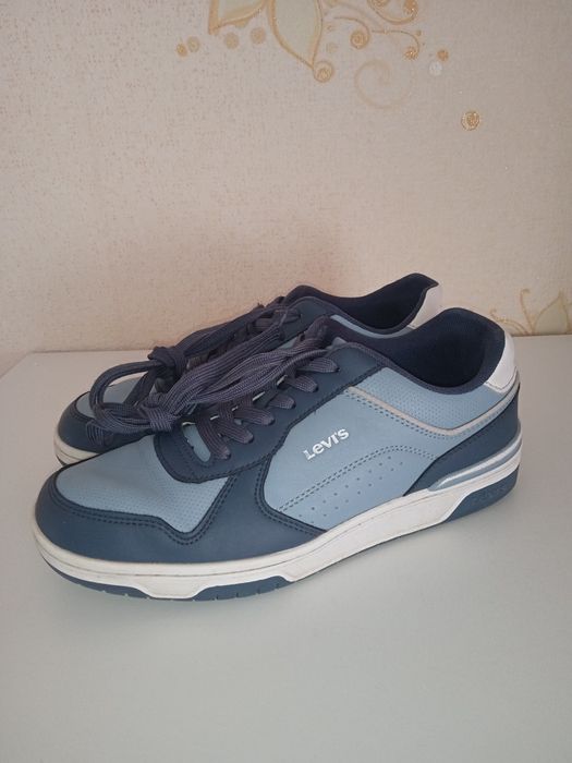 Сині кросівки для хлопчика Levi's 38р.