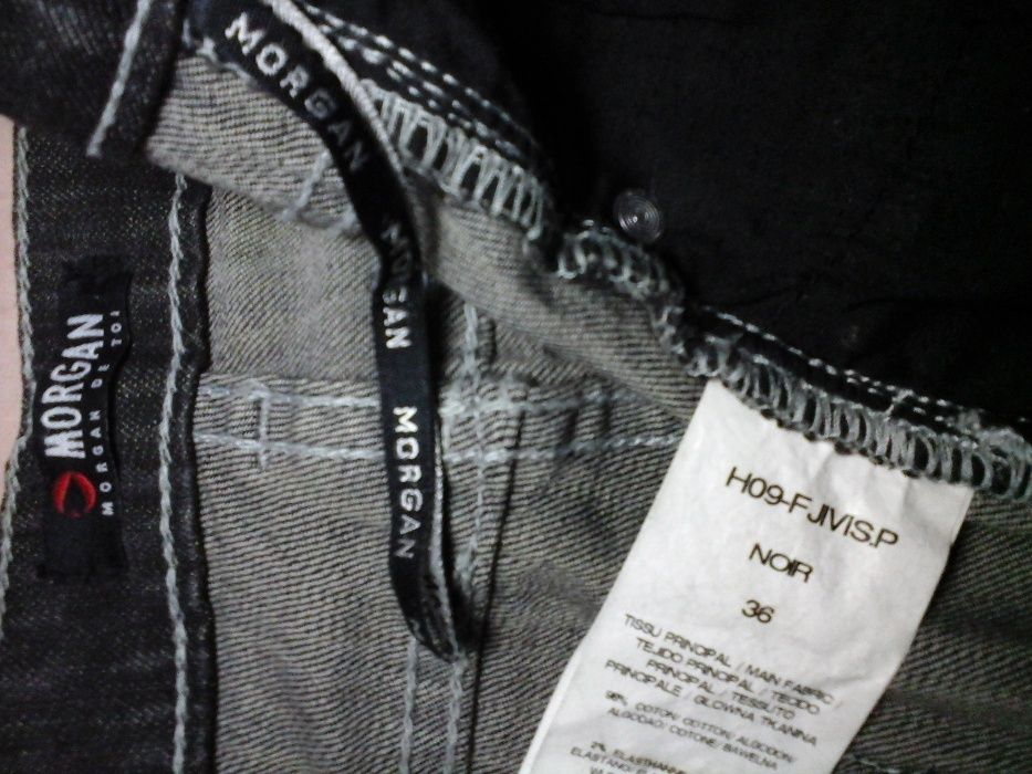 Джинсовая юбка с заклепками и бахромой