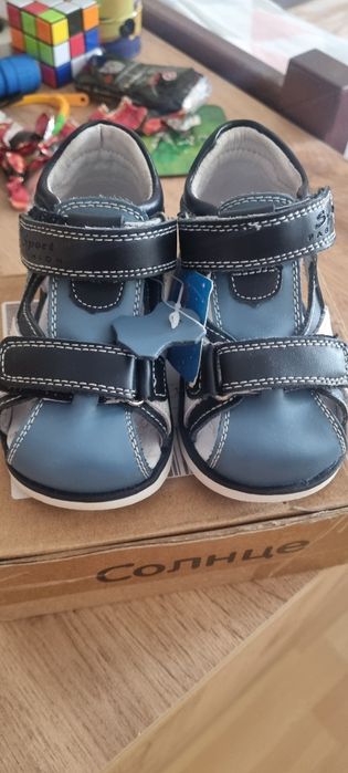 Продам дитячі сандалі