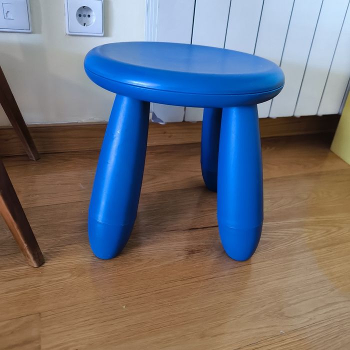 Cama de criança com colchão e banco azul Mammut