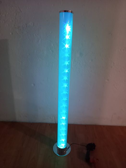 Kolorowa lampa. Sterowanie pilotem.