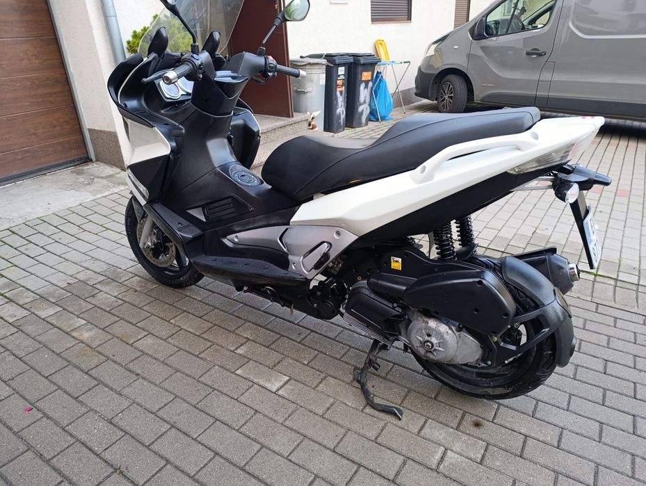 Aprilia SR MAX 125 Transport Gilera Nexus