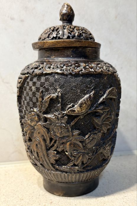 Pote asiático estilo Cinnabar esculpido vintage