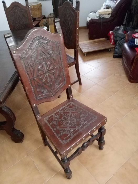 Mesa de jantar em mogno  + 8 cadeiras estilo vintage