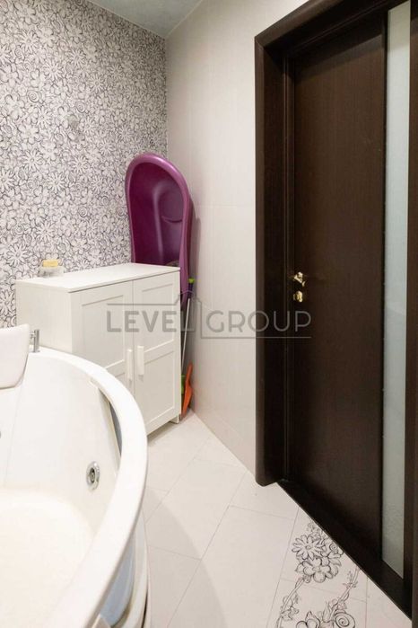 Продаж двохкімнатна квартира Виноградар з ремонтом недорого без% Київ