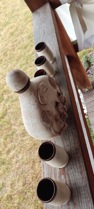 Pamiątkowy zestaw ceramiczna butelka plus 5 czarek z Ukrainy.