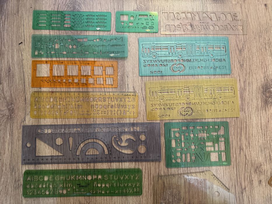 40 escantilhoes, esquadros, transferidores e outros acessorios desenho