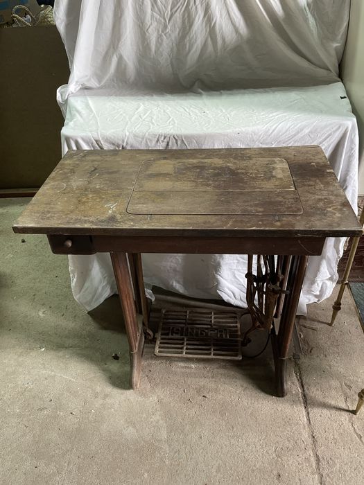 Antiga Maquina de Costura Singer