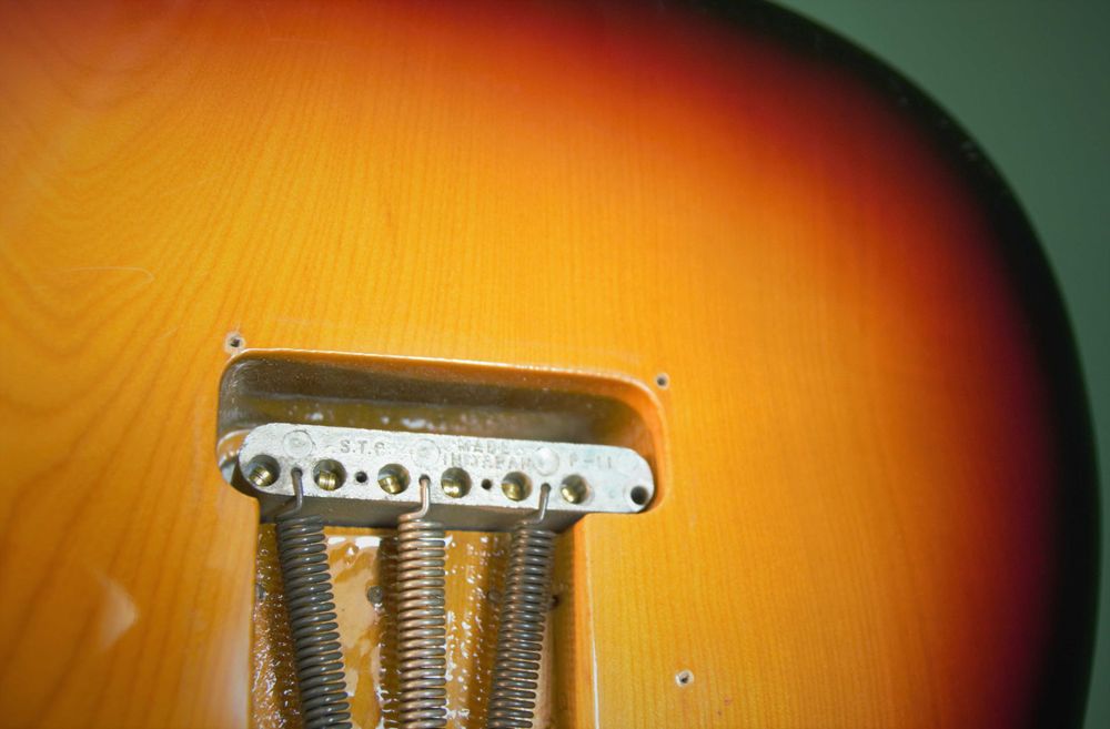 stratocaster FERNANDES FST65 made in japan 1981