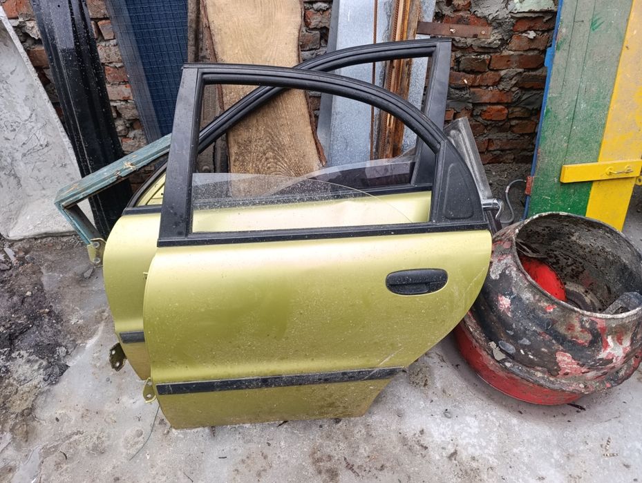 Двері Daewoo сенс ланос з сидінням