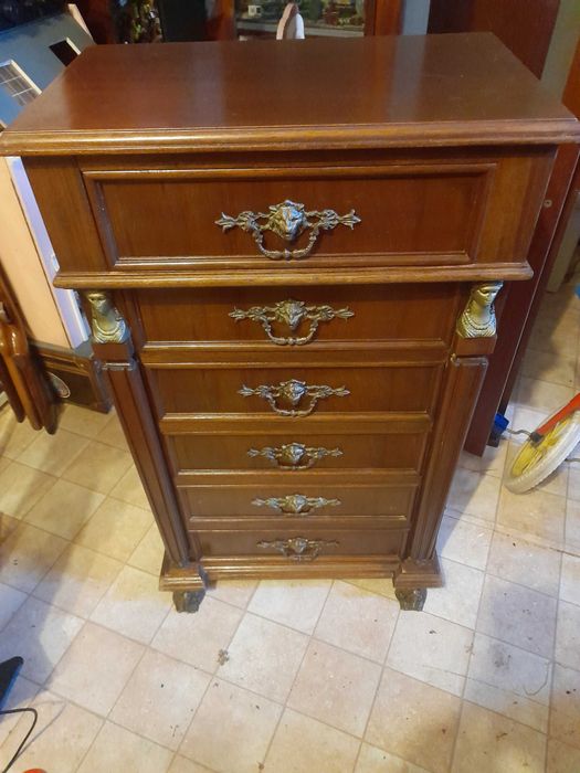 Movel Camiseiro com pés de  leão