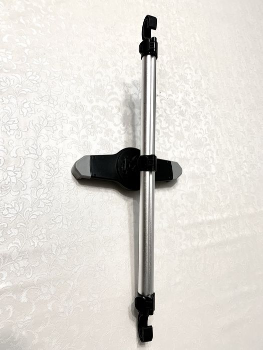 Uchwyt samochodowy na tablet