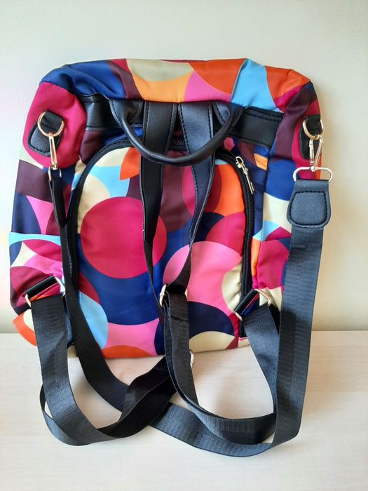 Plecak damski w kolorowe kółka. Antykradzieżowy.