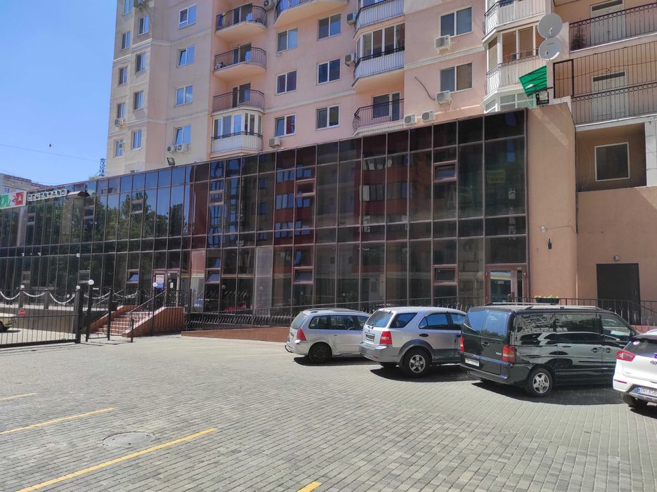 Продам фасадное помещение на Малиновского. 340 м2