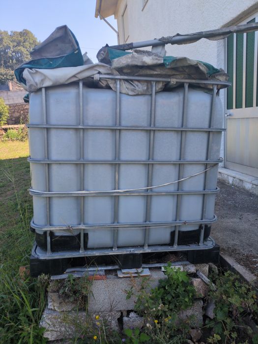 Contentor de líquidos com palete de plástico 1000L