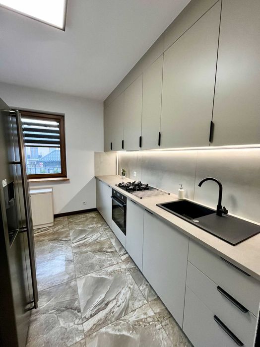 Duże ładne mieszkanie 5 pokoi, balkon, segment, garaż. Marki