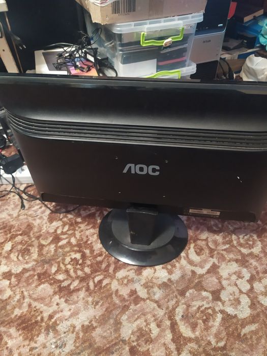 монітор майже новий