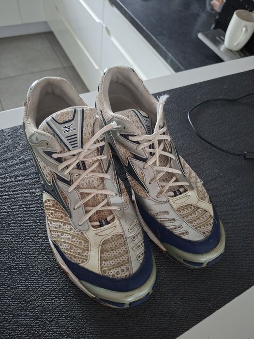 Buty Mizuno roz.48.5 32cm
